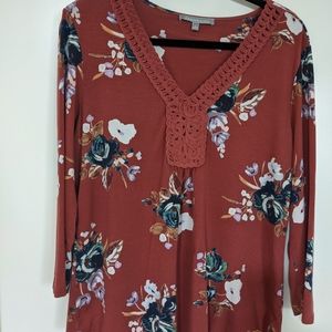 DANIELRAINN FLORAL TOP